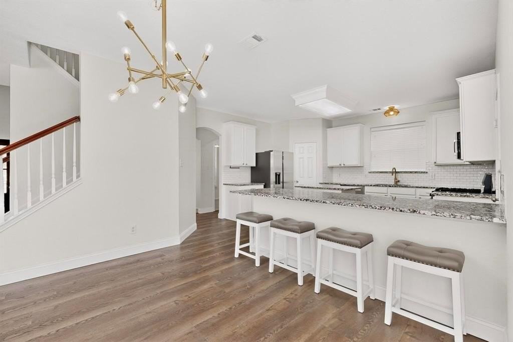 12047 Del Rio Dr - Photo 4 of 29