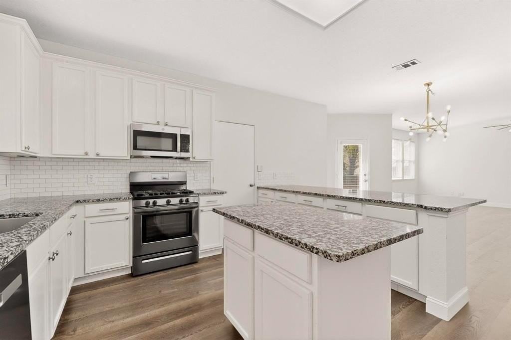 12047 Del Rio Dr - Photo 5 of 29