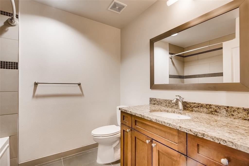 928 Travis Ave #407 - Photo 7 of 13