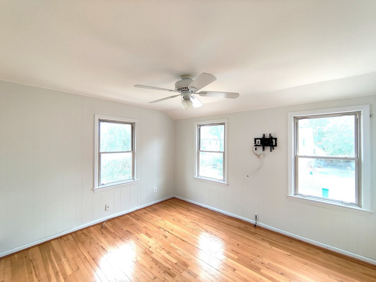 5942 Williamsburg Rd #1 - Photo 5 of 13