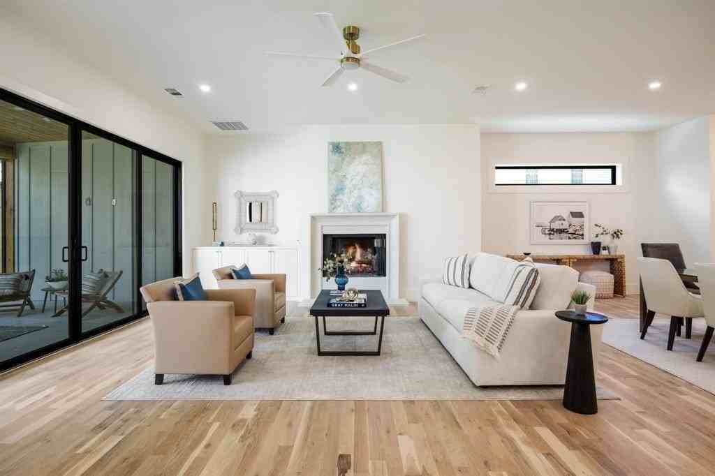 5836 Kenwood Ave - Photo 3 of 36