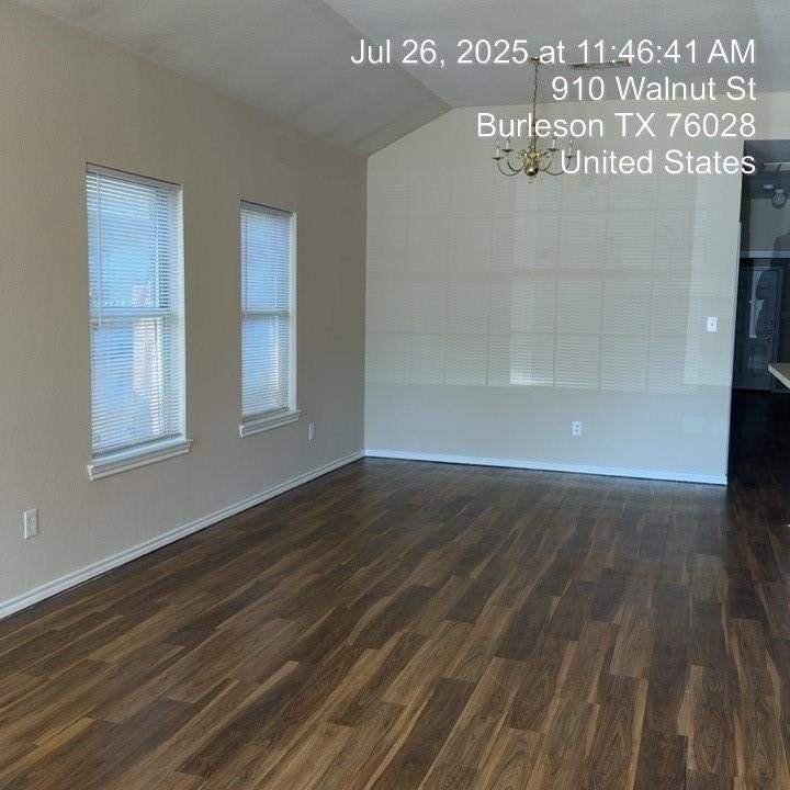 913 Walnut St - Photo 3 of 14