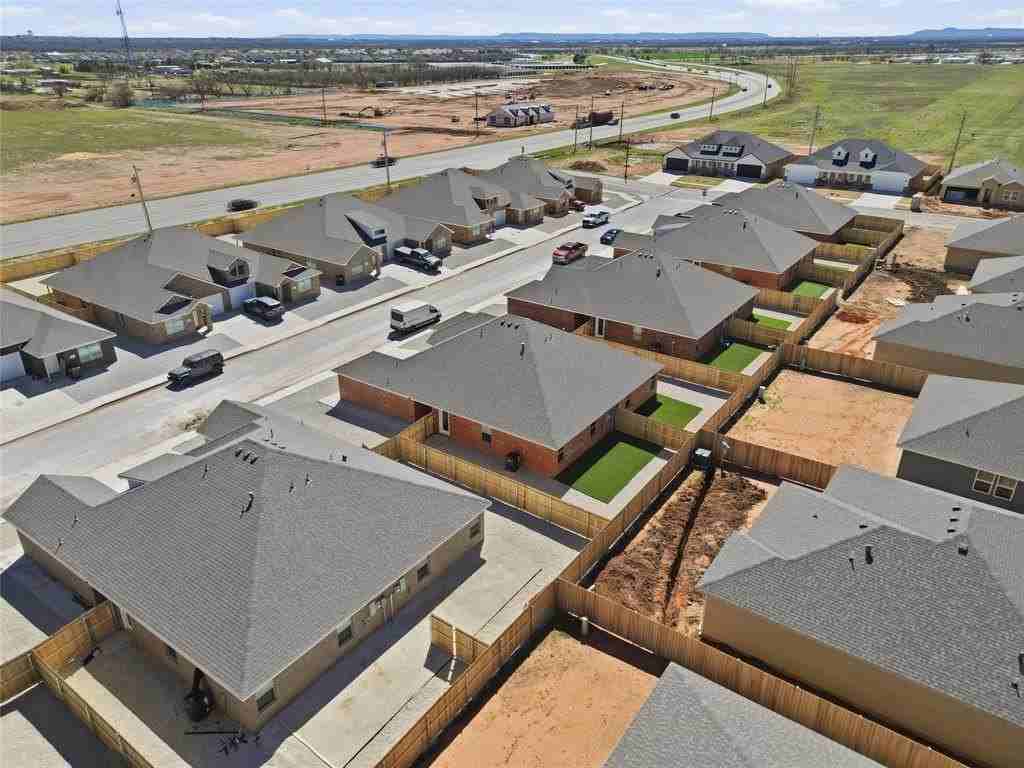 2926 Glennster St - Photo 3 of 31