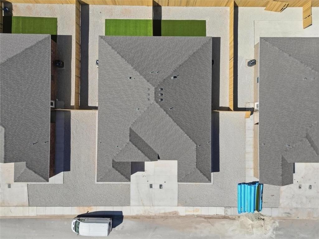 2926 Glennster St - Photo 5 of 31