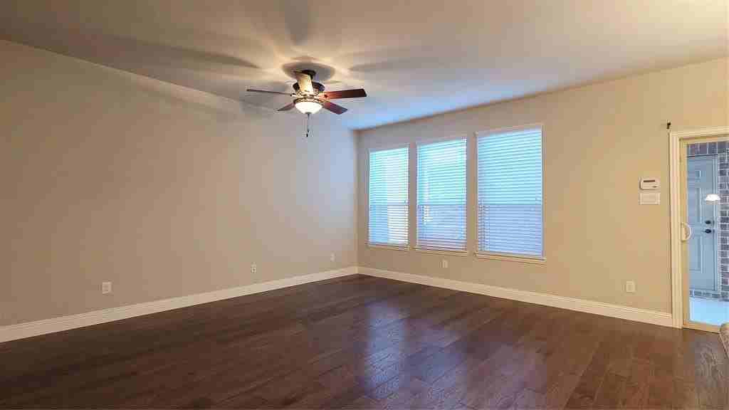 309 Tottenham Ct - Photo 7 of 28