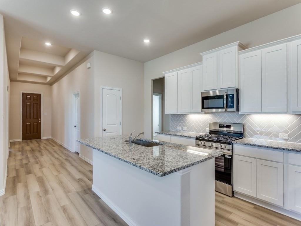 529 Brozgold Ave - Photo 3 of 23