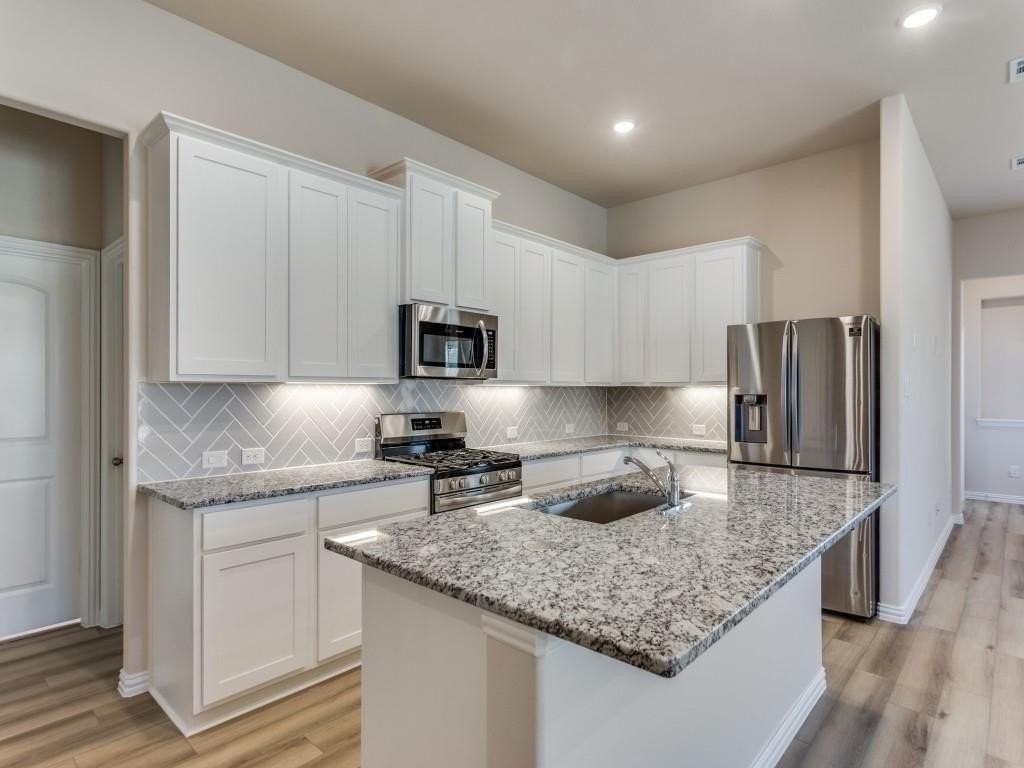 529 Brozgold Ave - Photo 4 of 23