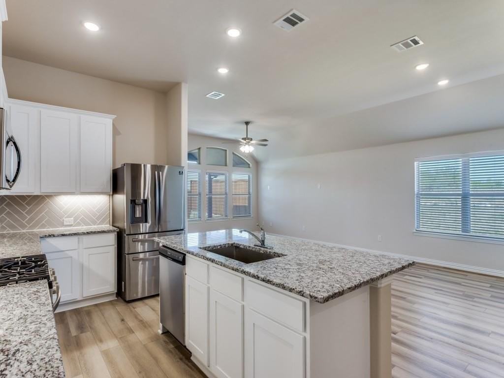 529 Brozgold Ave - Photo 5 of 23