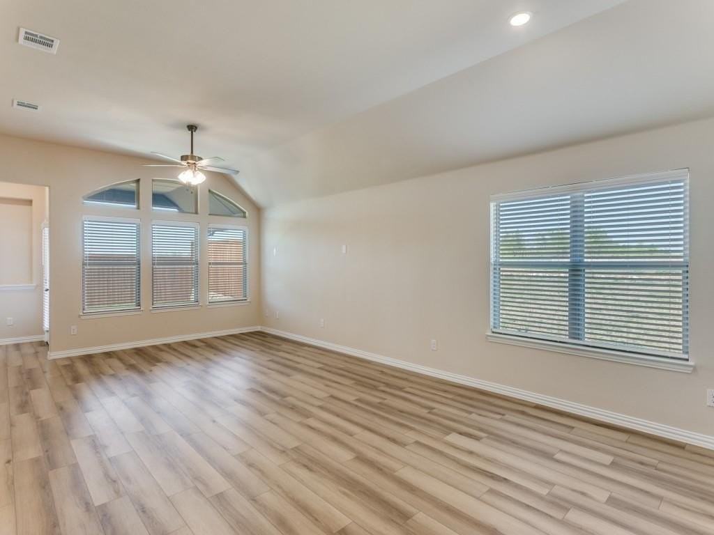 529 Brozgold Ave - Photo 7 of 23