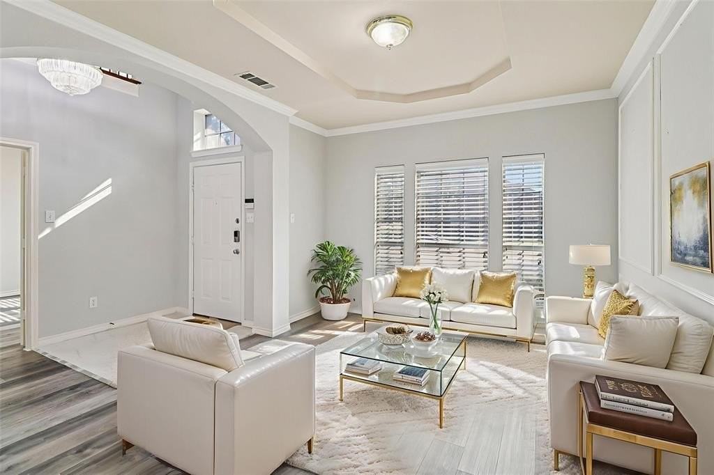 7319 Crane Dr - Photo 3 of 33