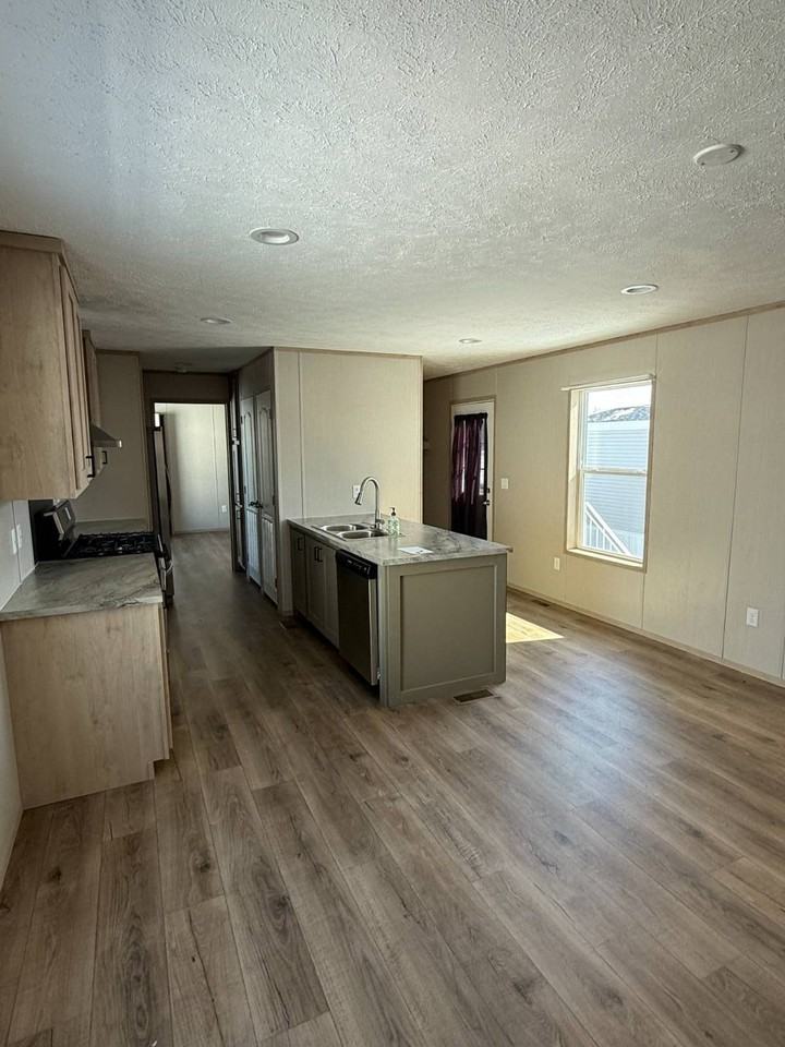 118 Lillian Ln - Photo 3 of 7