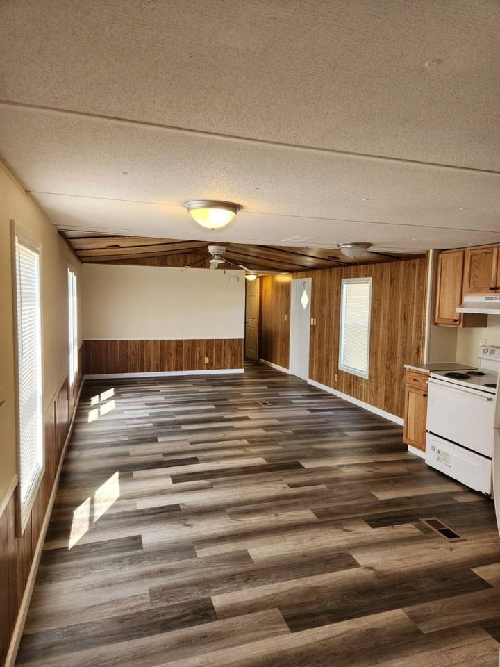 1018 Aaron Ln - Photo 4 of 21