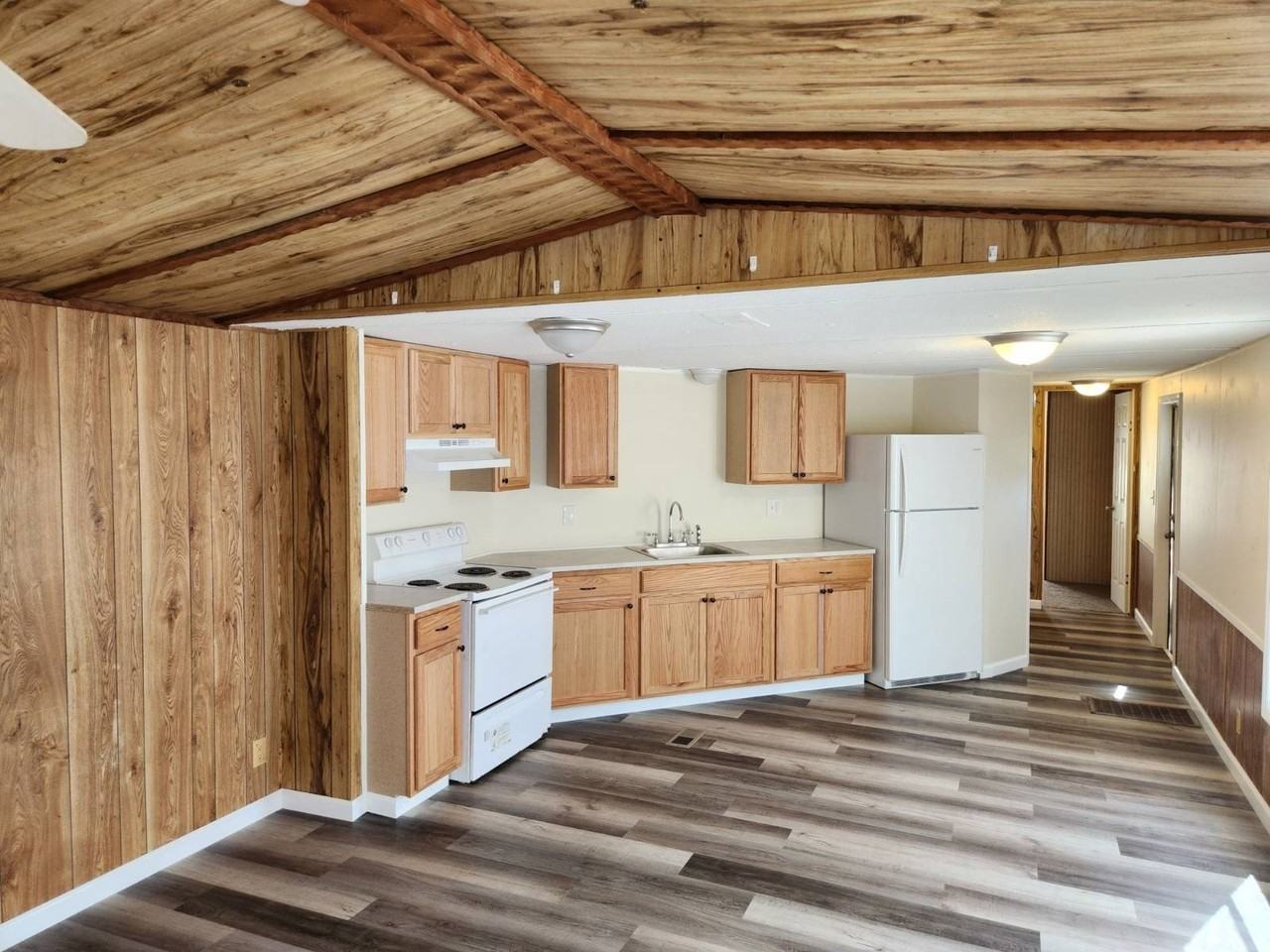 1018 Aaron Ln - Photo 5 of 21