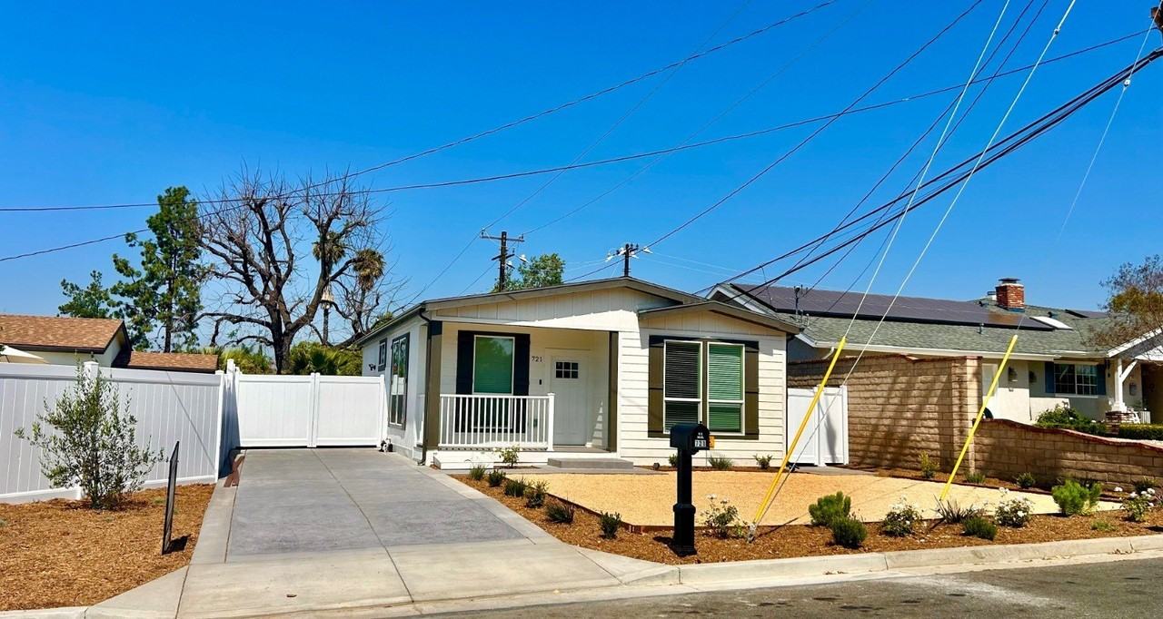 721 Wellesley Ct - Photo 2 of 12