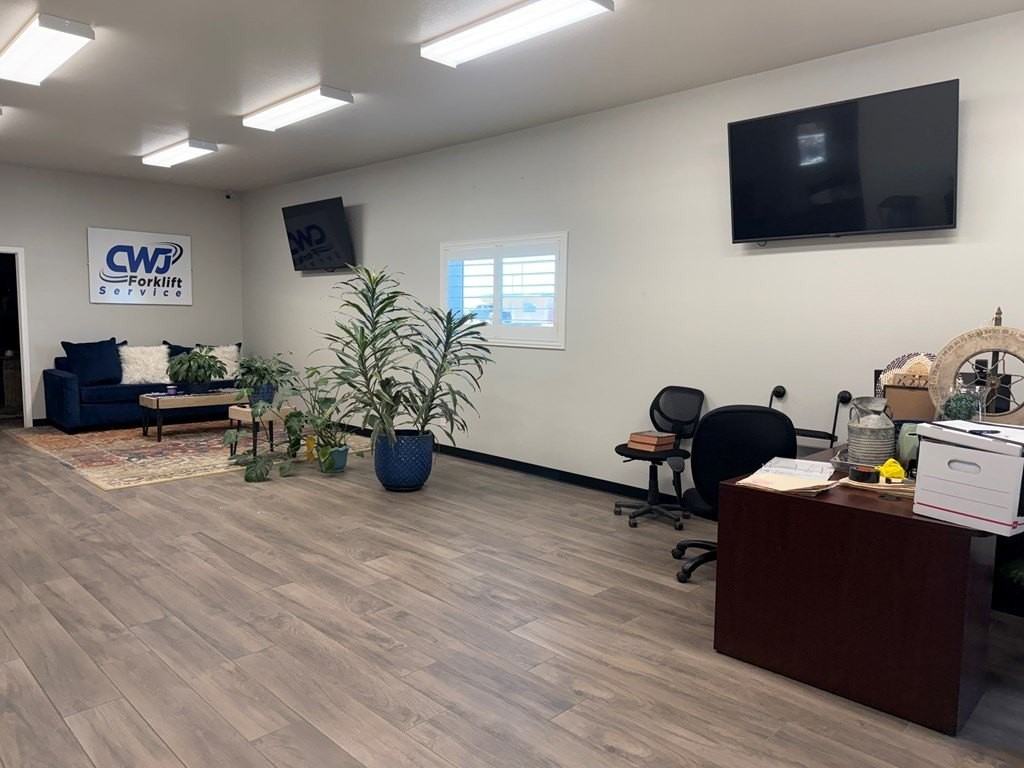 2107 W 83rd St - Photo 2 of 17