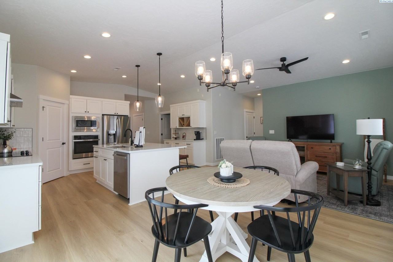 1398 Kalani Ct - Photo 3 of 24