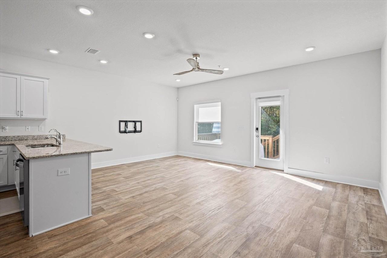 1419 Iroquois Ct - Photo 3 of 26