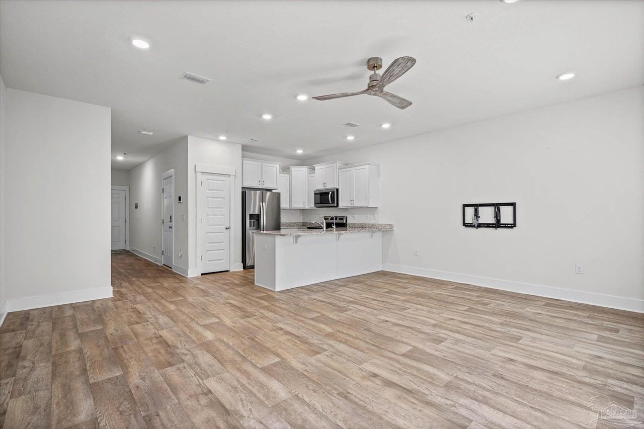 1419 Iroquois Ct - Photo 4 of 26