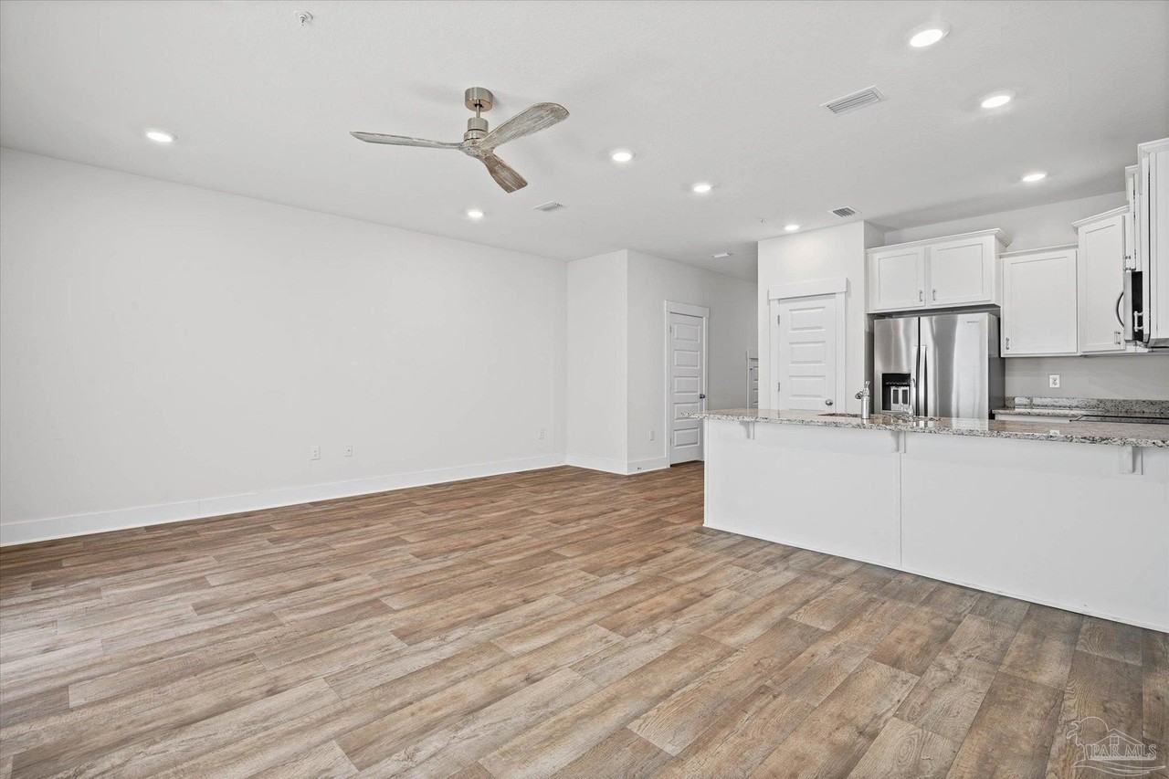 1419 Iroquois Ct - Photo 5 of 26