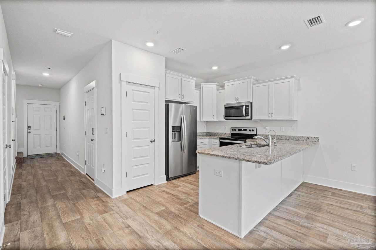 1419 Iroquois Ct - Photo 6 of 26