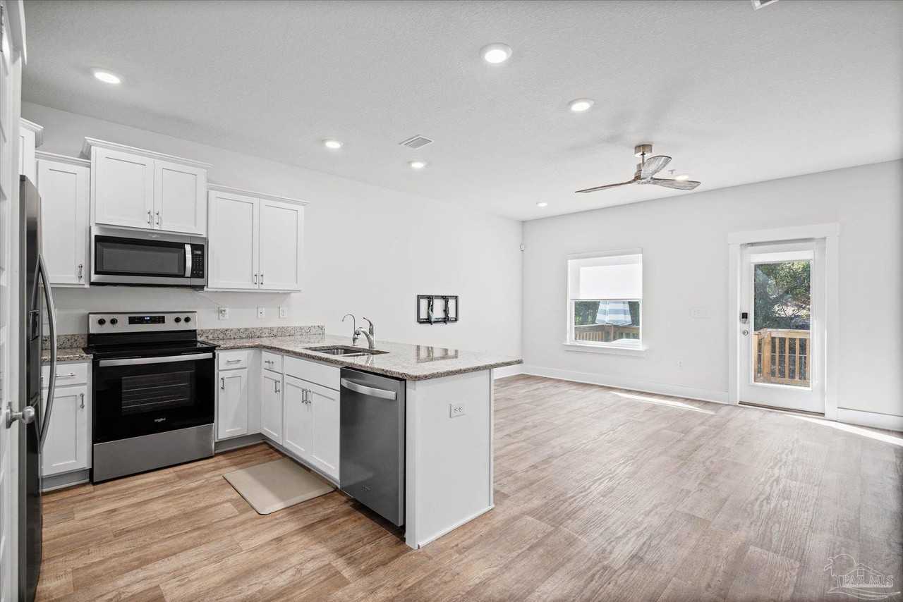 1419 Iroquois Ct - Photo 7 of 26