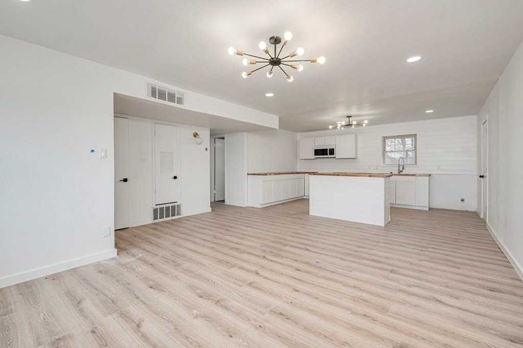 4601 Thomason Dr - Photo 6 of 36