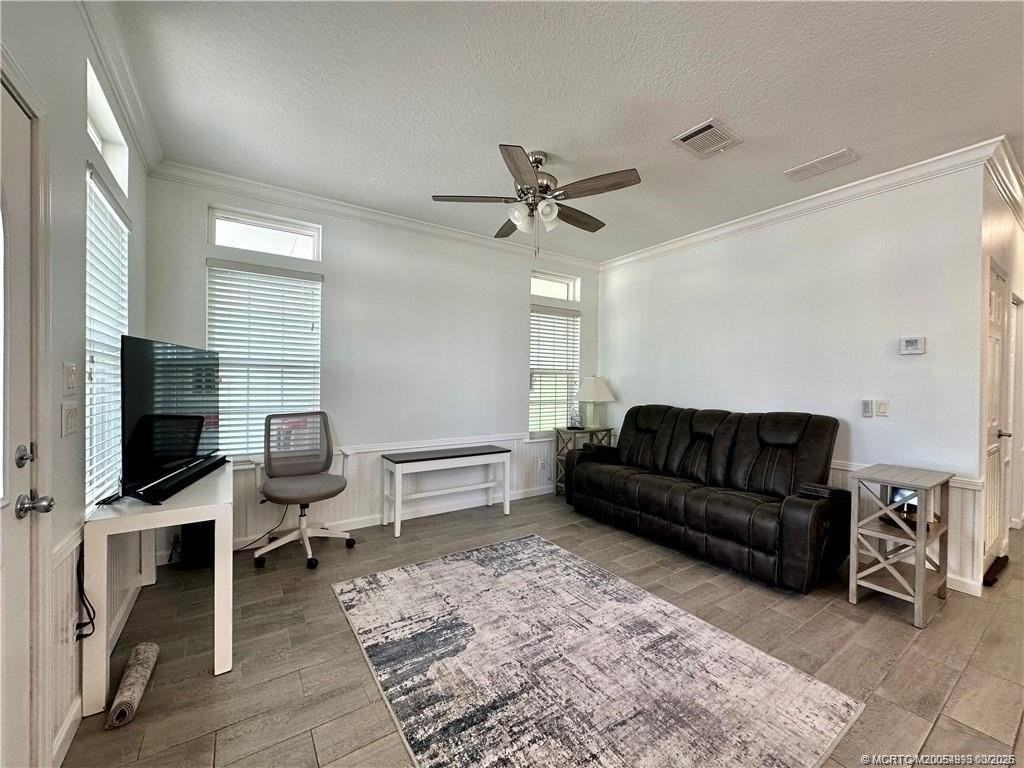 138 Ne Coastal Dr - Photo 5 of 38