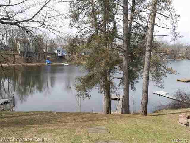 913 Pearson Dr - Photo 2 of 20