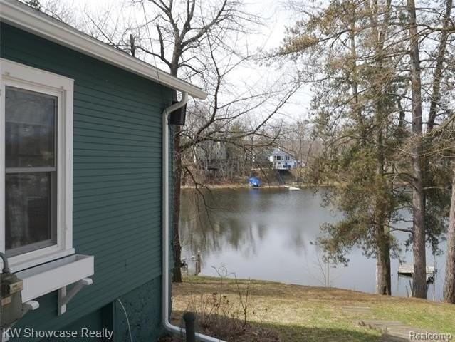 913 Pearson Dr - Photo 3 of 20