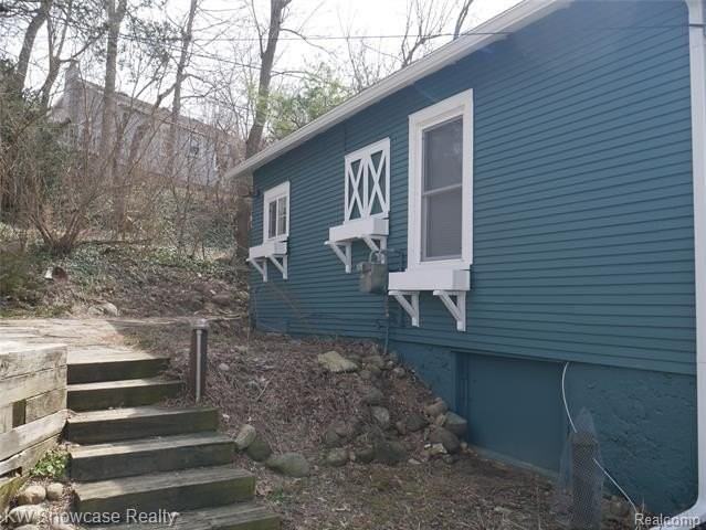 913 Pearson Dr - Photo 4 of 20