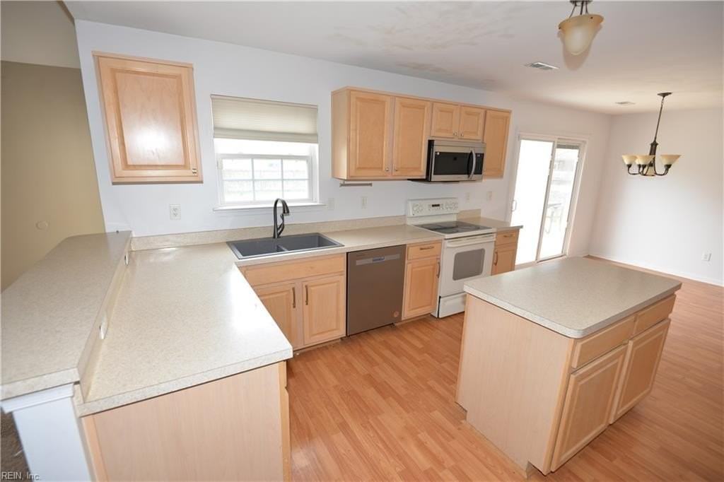 242 Fallawater Way - Photo 6 of 38