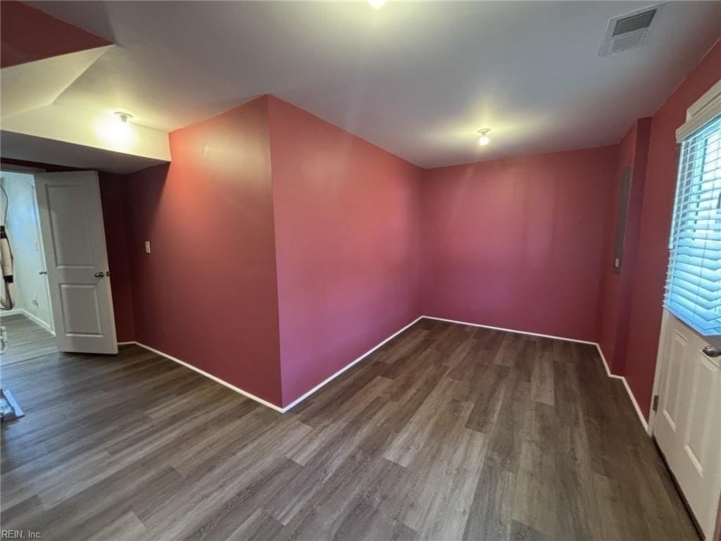 2027 Petersen Way - Photo 3 of 32