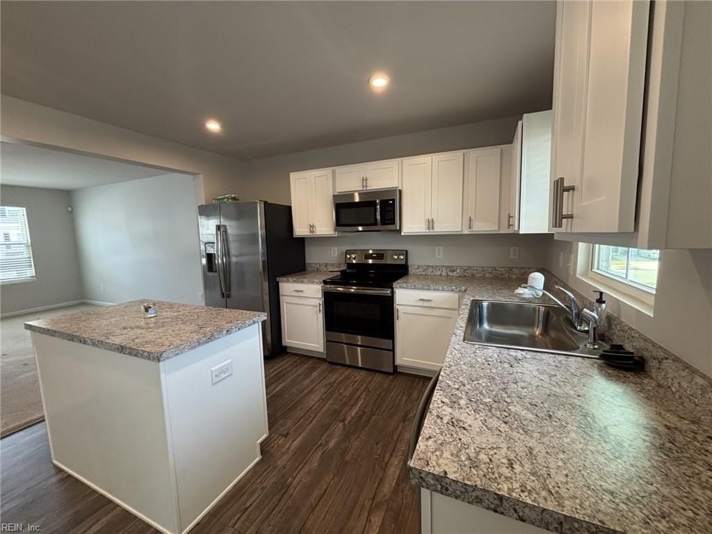 2027 Petersen Way - Photo 7 of 32