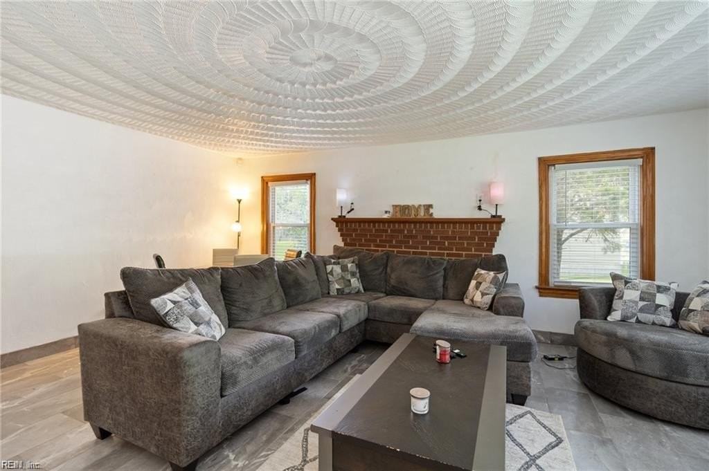 2220 Rodgers St - Photo 3 of 14