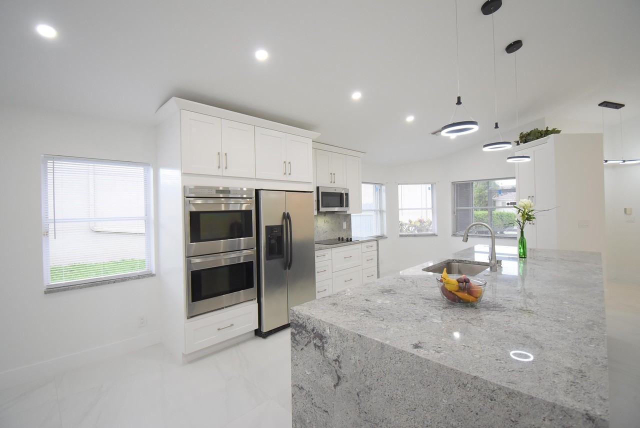 11071 Baybreeze Way - Photo 3 of 34