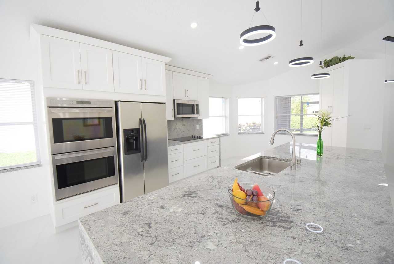 11071 Baybreeze Way - Photo 6 of 34