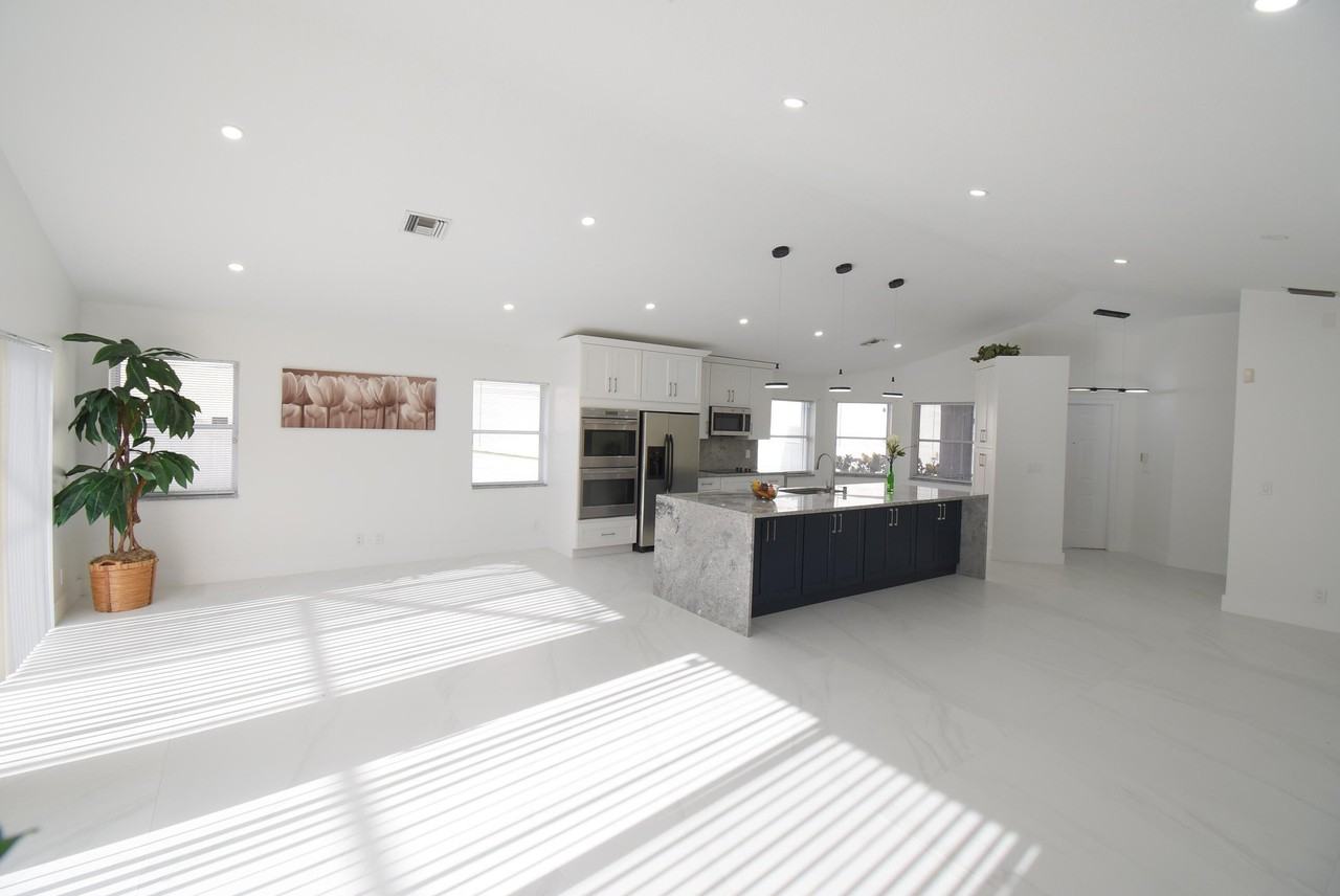 11071 Baybreeze Way - Photo 7 of 34