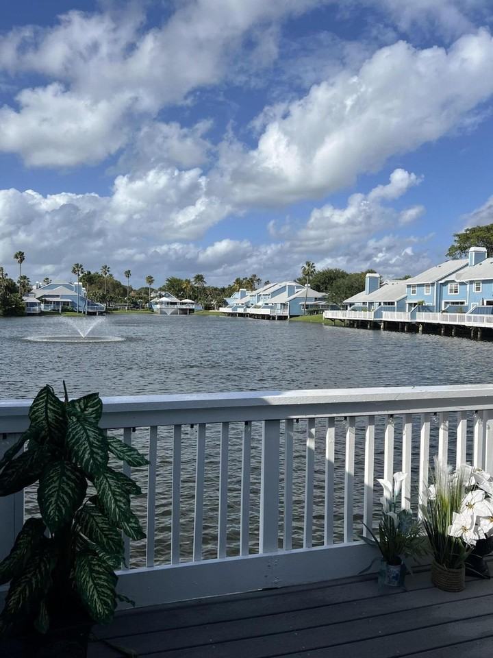 809 Ocean Dunes Cir - Photo 3 of 21