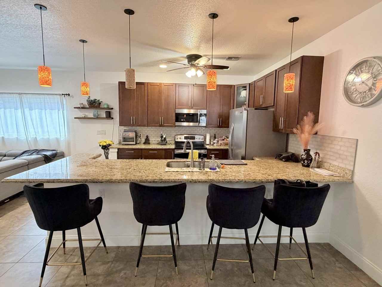 243 Sw 5th St - Photo 3 of 18