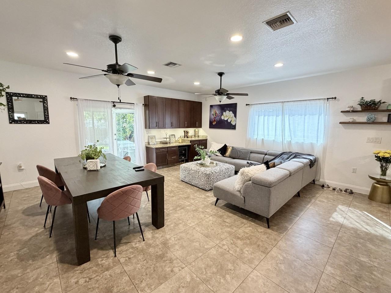 243 Sw 5th St - Photo 5 of 18