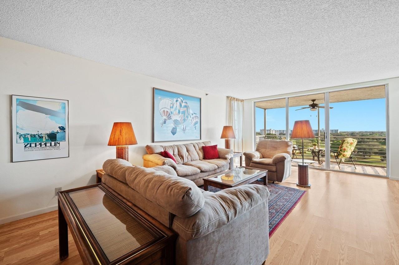 3520 Oaks Way Apt 903 - Photo 4 of 25