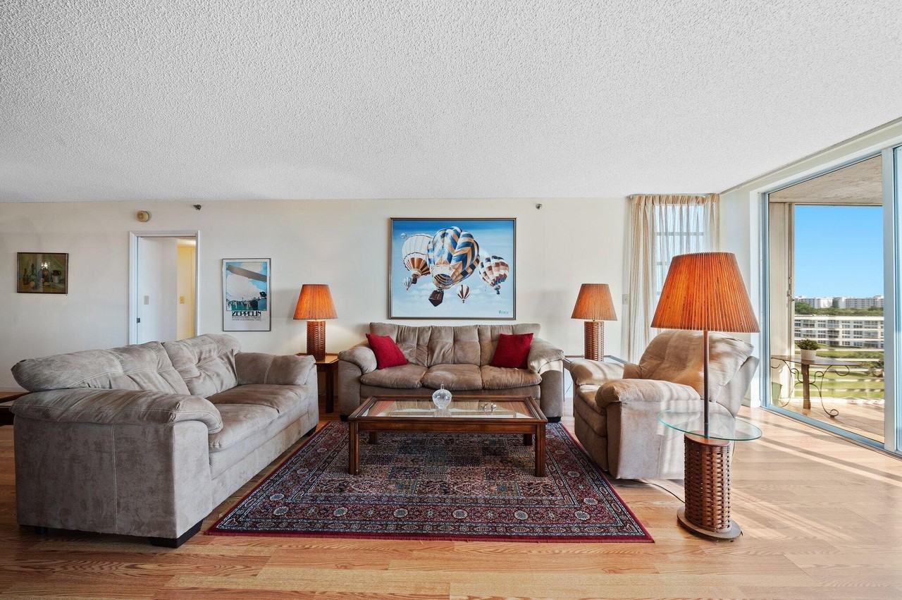 3520 Oaks Way Apt 903 - Photo 5 of 25