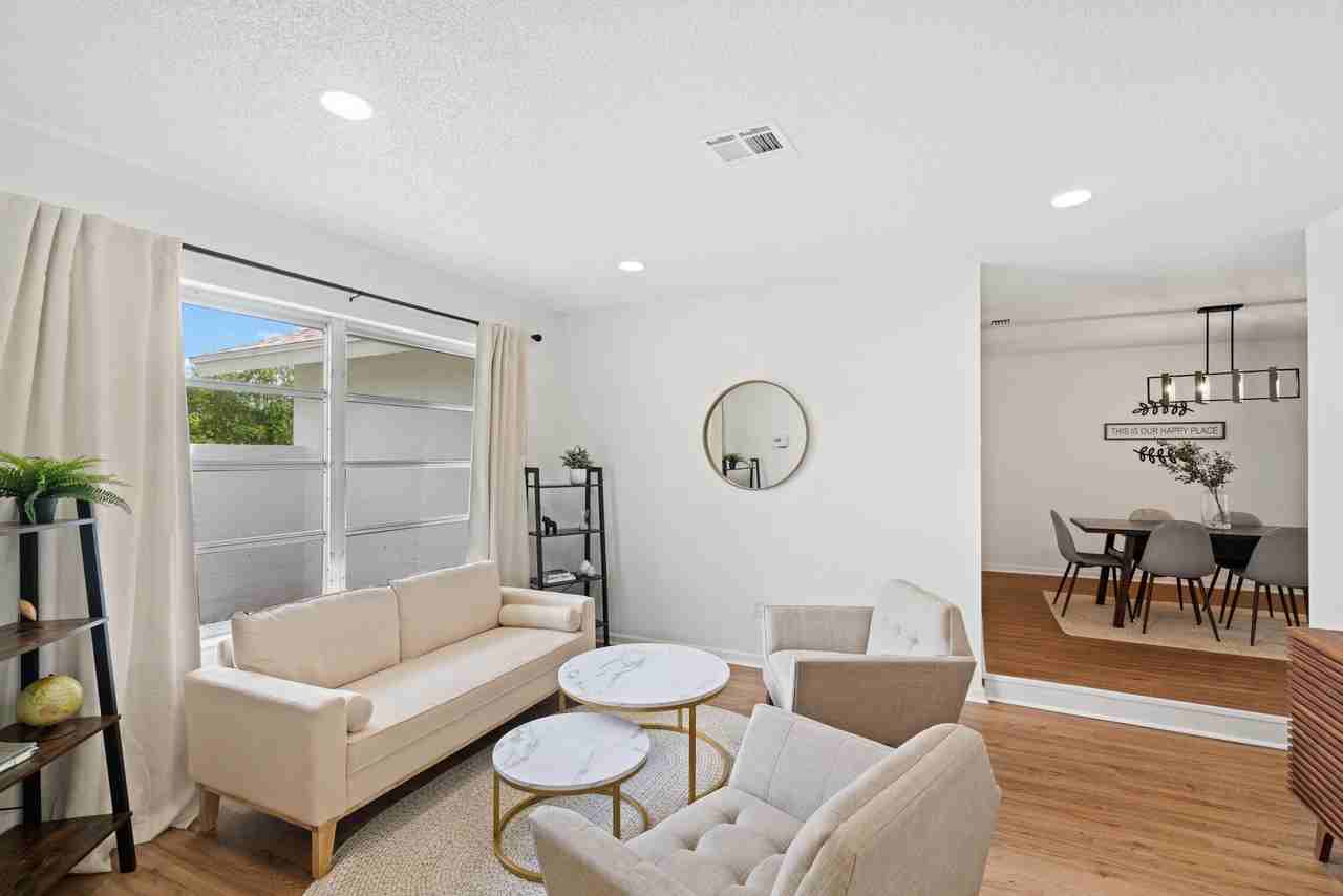 1019 Larch Way - Photo 4 of 25