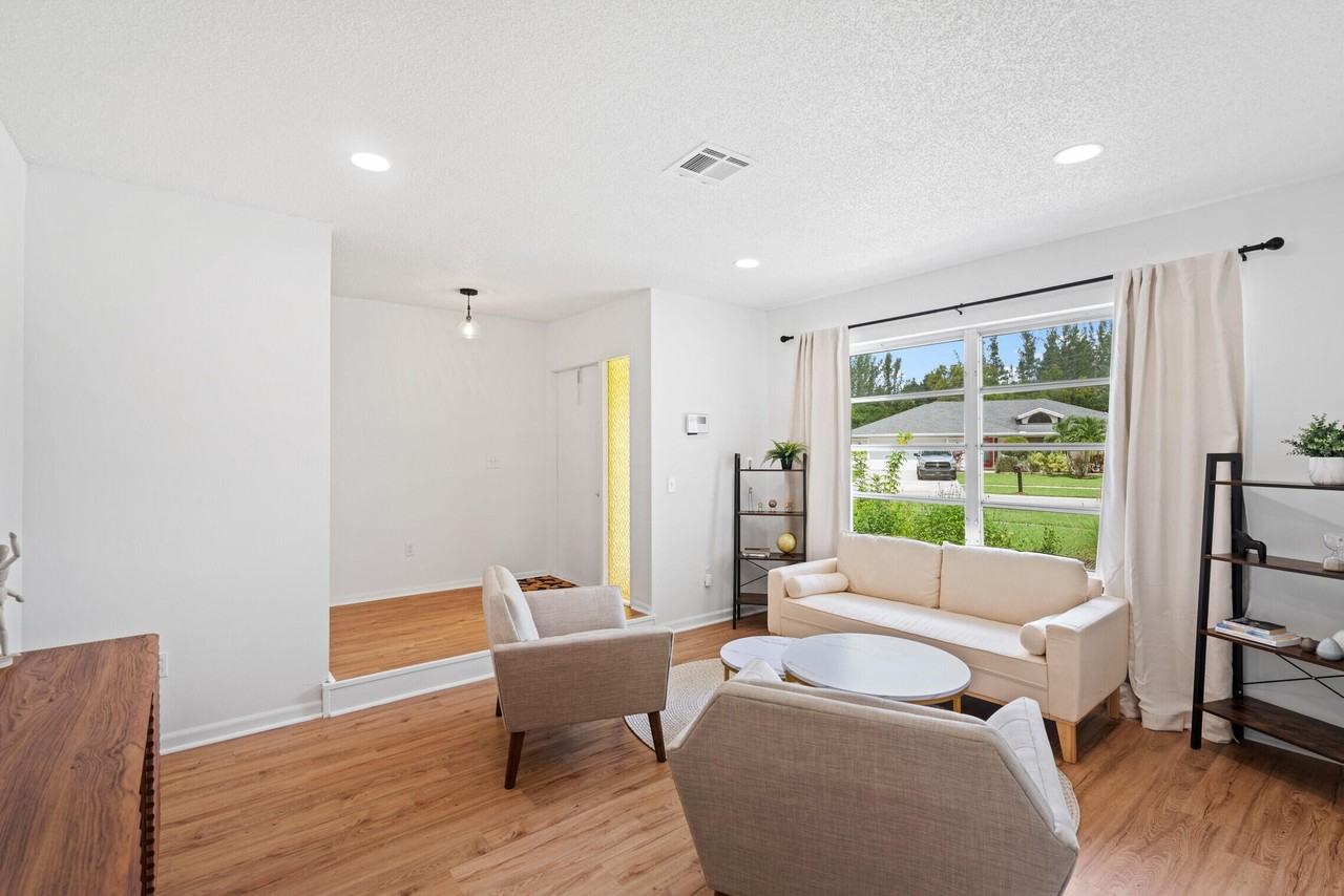 1019 Larch Way - Photo 5 of 25