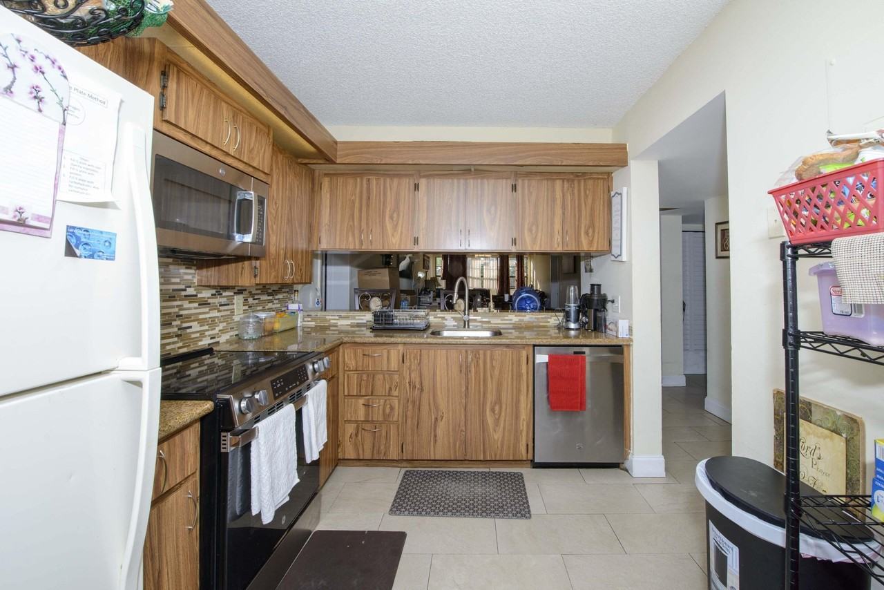 3515 Village Blvd Apt 304 - Photo 7 of 46