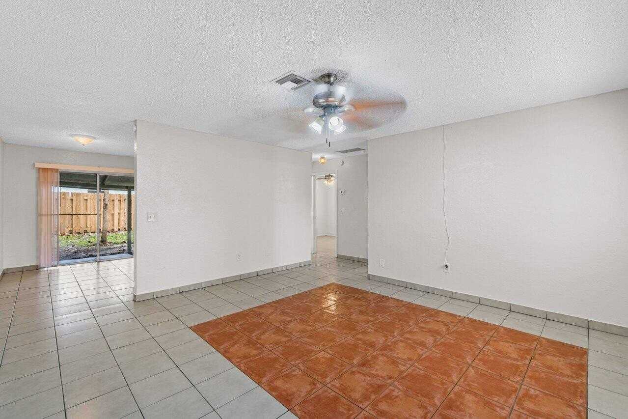 4905 Gulfstream Rd - Photo 4 of 20