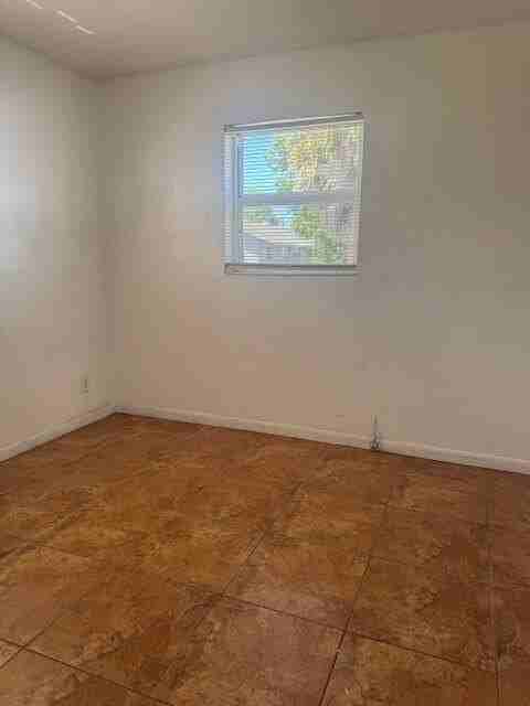 628 Sw 4th St - Photo 5 of 15