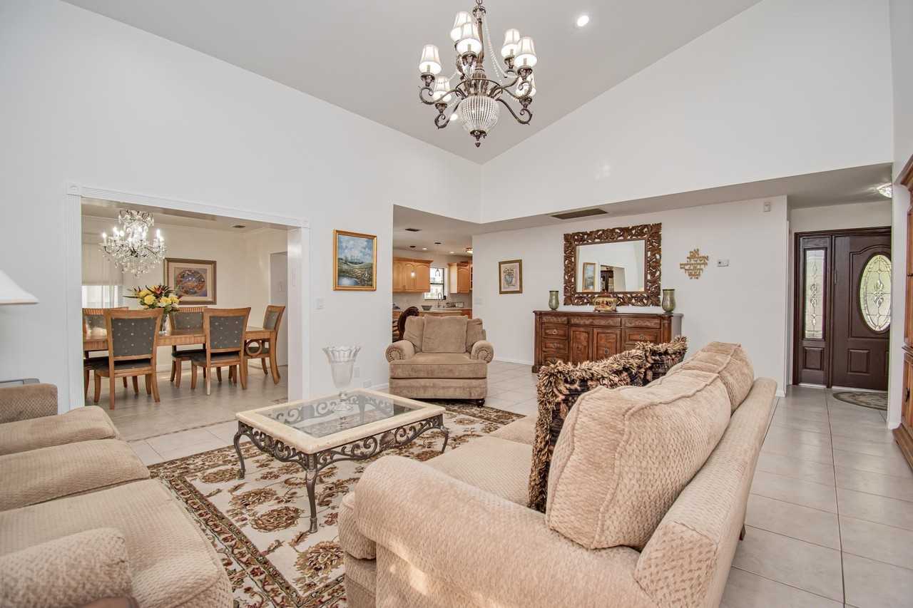 7838 Cypress Cres - Photo 5 of 24