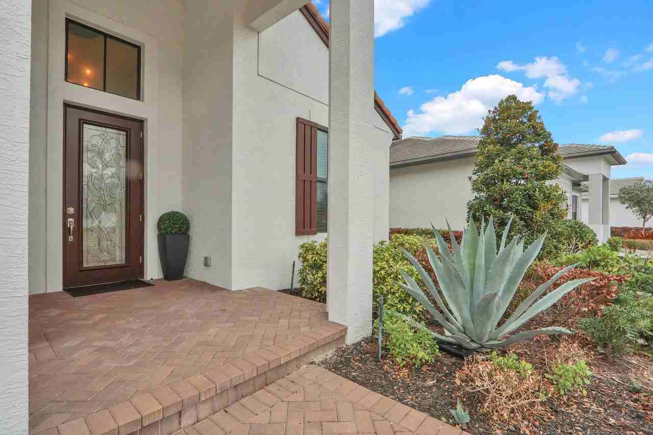 9204 Sw Arco Way - Photo 3 of 50