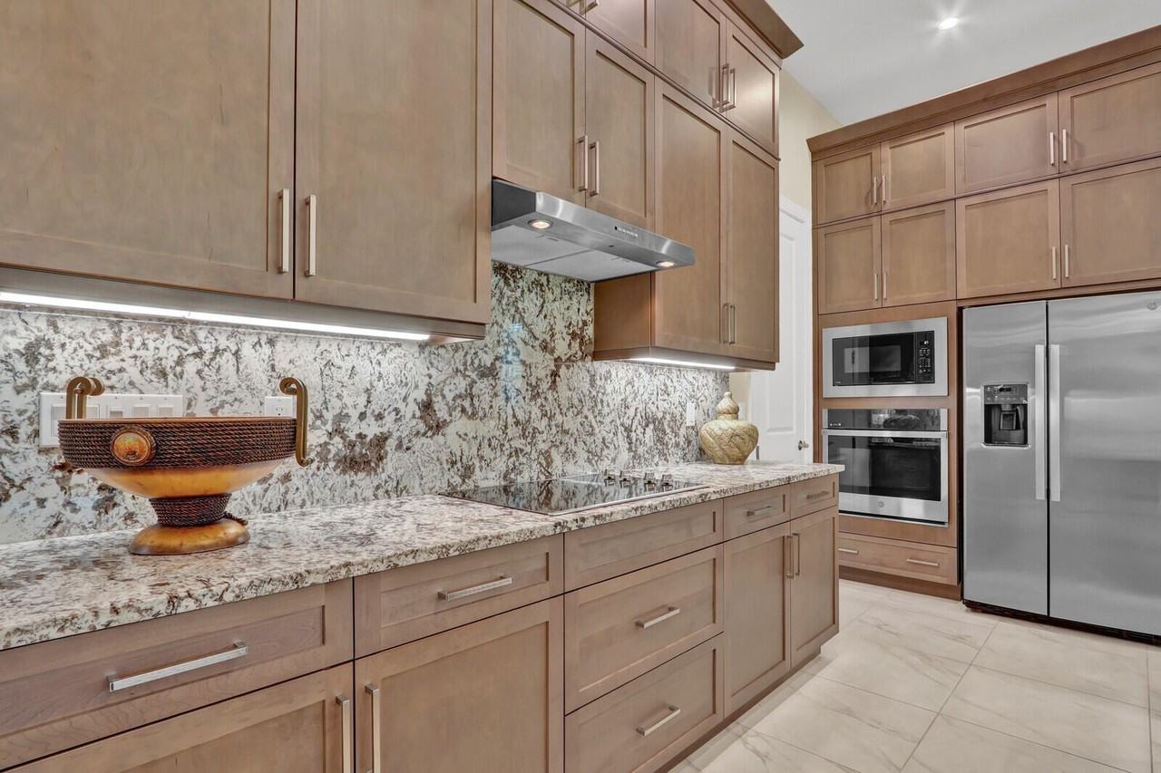 9204 Sw Arco Way - Photo 6 of 50